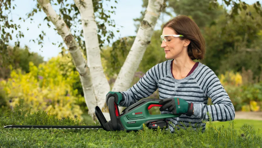 Online Bosch batteridrevet hekksaks UniversalHedgeCut 18V-48