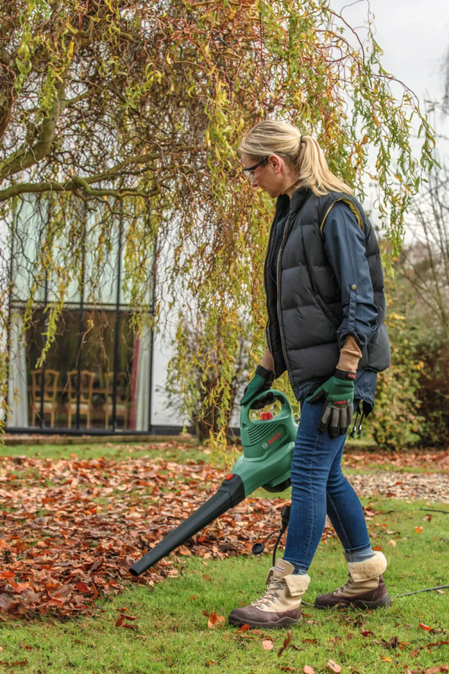 Clearance Bosch løvsuger 2300 W Universal Garden Tidy