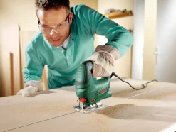 Online Bosch PST 670 stikksag m/blader og flisbeskyttere 500 W