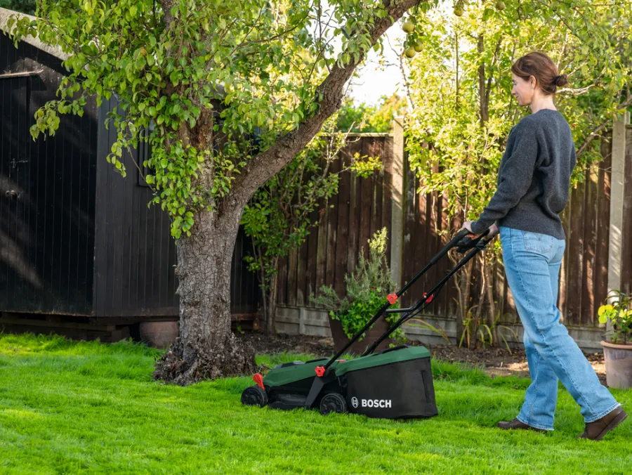 Best Bosch Rotak 18V-32 batteridrevet gressklipper