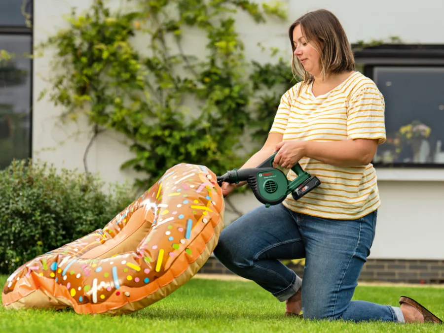 New Bosch UniversalLeafBlower 18V-130 løvblåser 2,5 Ah