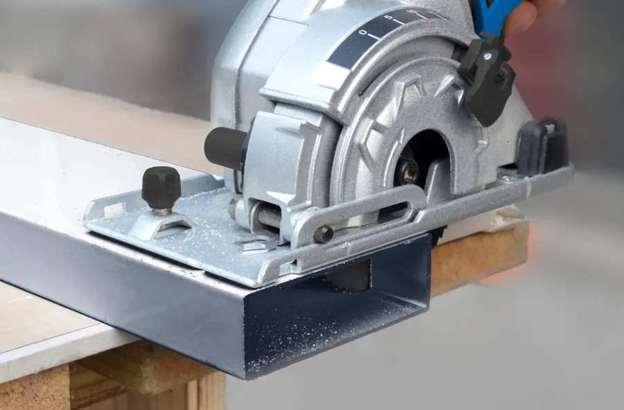 Hot PRIZE Dykksag multi 600 W m/tilbehør -