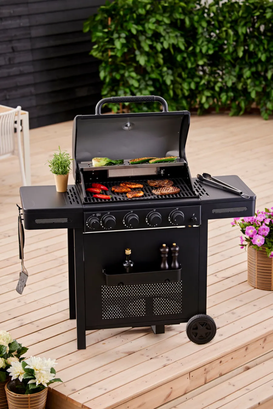 Best Grillexpert Gassgrill med 4 brennere og bakbrenner – Svart