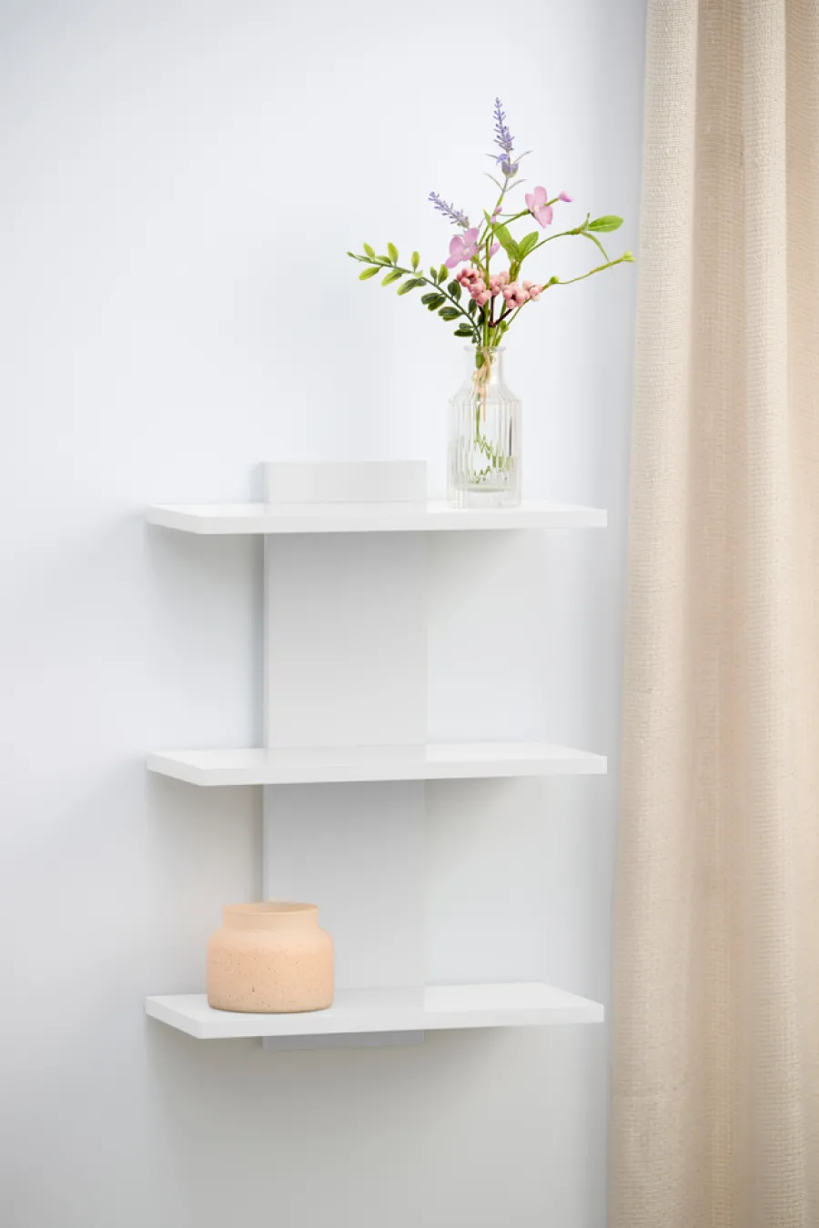 Clearance DAY Vegghylle m/3 hyller – Hvit